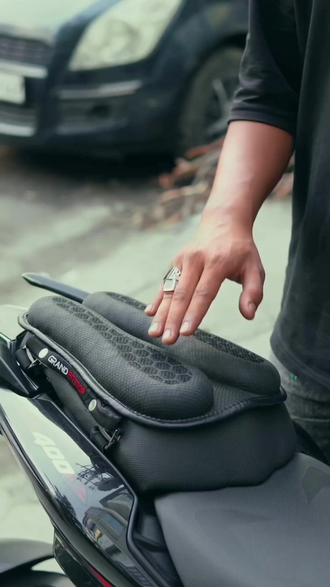 Premium 3D Shock Absorbing Motorcycle Seat Cushion - Ultimate Long Ride Com